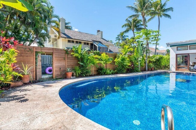 Building Photo - Elegant Home w/ Private Beach Access, Pool...