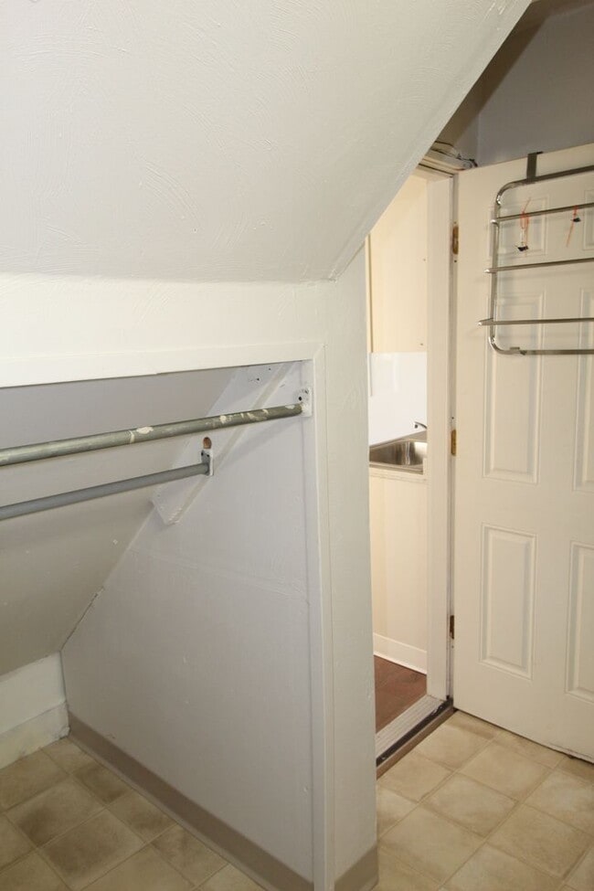 Building Photo - Upstairs Studio Apartment