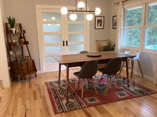 Building Photo - 23 Moore Ave