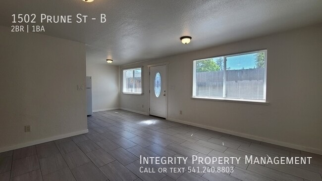Building Photo - 1502 Prune St