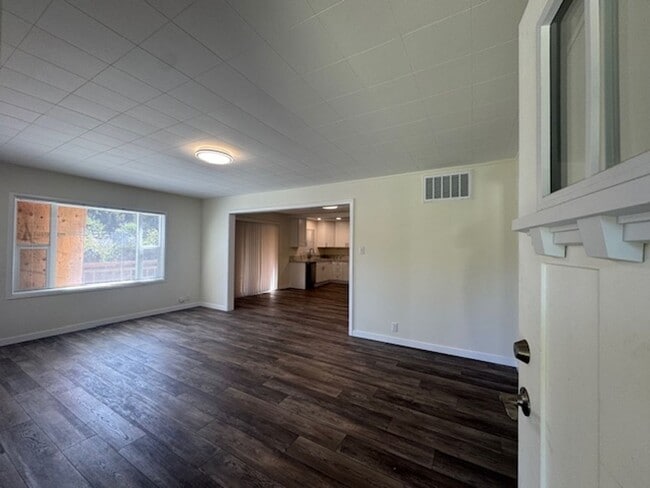 Building Photo - Beautiful 4 bedroom CUTTEN home