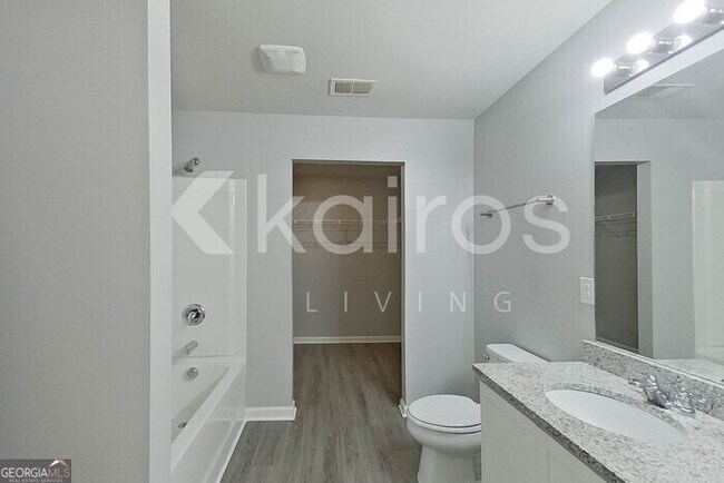 Building Photo - 633 Canal St