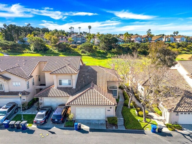 Building Photo - Charming 2 Bed | 2 Bath Single-Story Home with Golf Course Views!