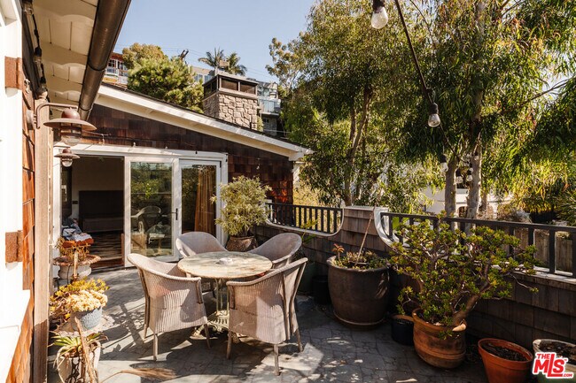 Building Photo - 430 Mesa Rd