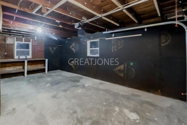 Building Photo - NOW OFFERING 1/2 MONTH FREE WITH SIGNED LE...