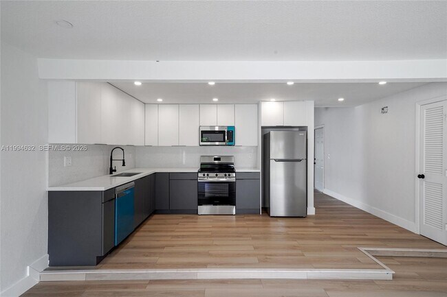 Building Photo - 7201 NW 46th Ct