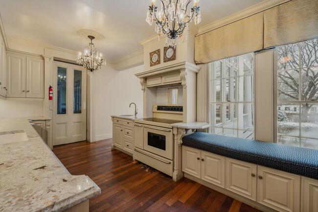 Building Photo - 9 Lyme St