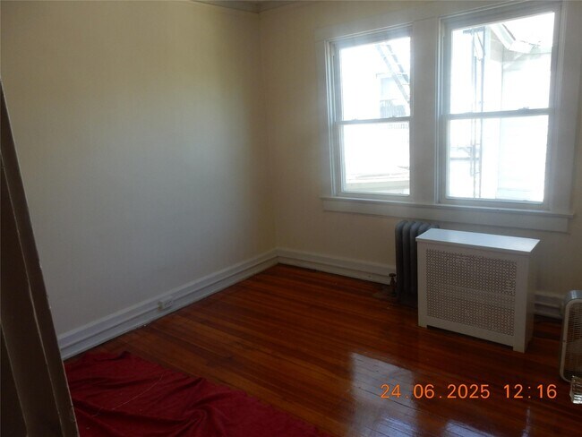 Building Photo - 337 S 3rd Ave