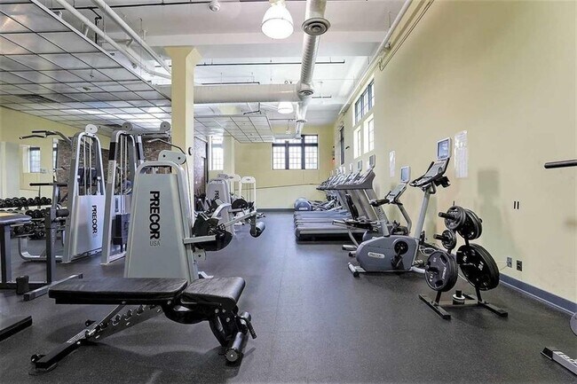 Building Photo - 227 Christopher Columbus Dr