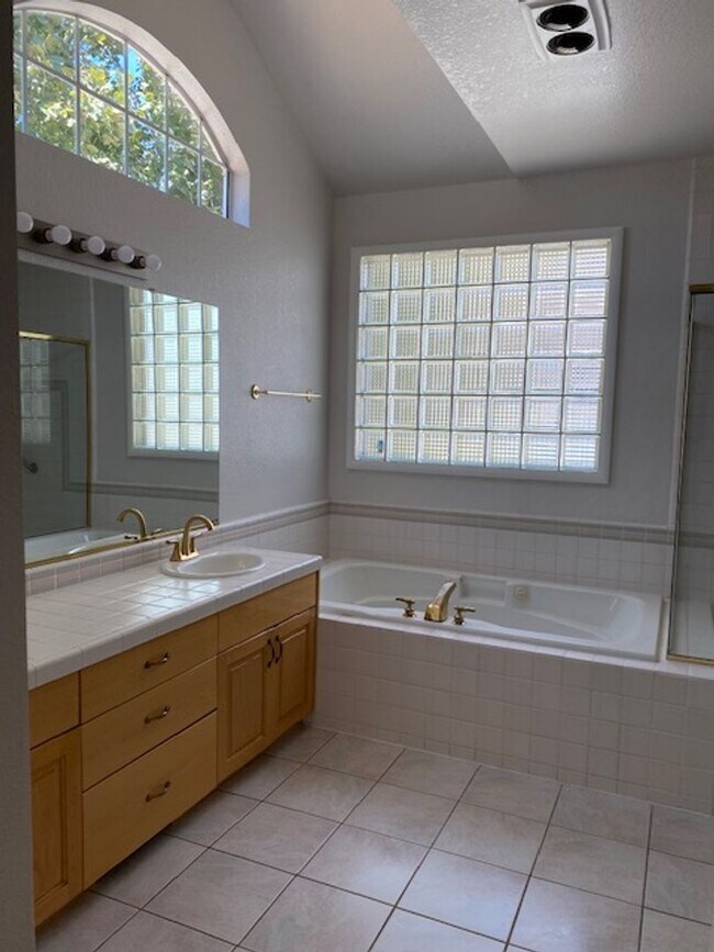 Building Photo - Spacious updated home with 3 downstairs be...