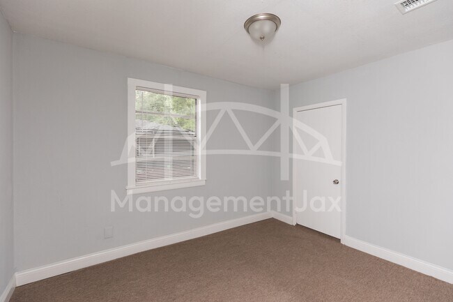 Building Photo - 5736 Teeler Ave