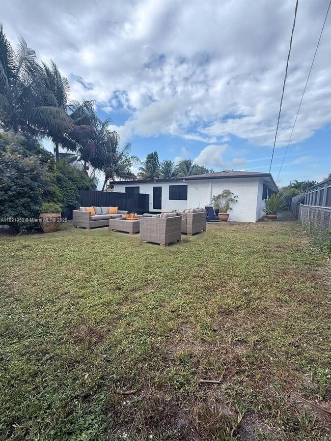 Building Photo - 4240 SW 27th St