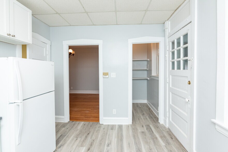 Building Photo - 4008 N Wolcott Ave