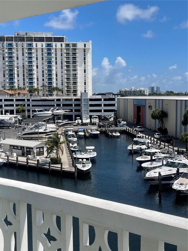 Building Photo - 13155 Ixora Ct