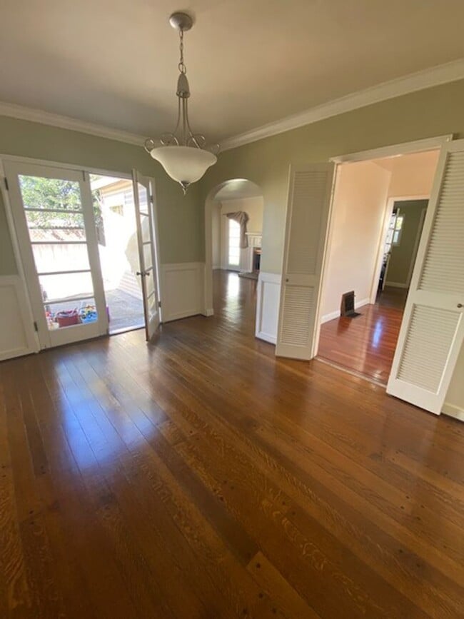 Building Photo - Maple Park LARGE 2 BR/ 2BA with 2 Car Garage & Large Fenced Yard