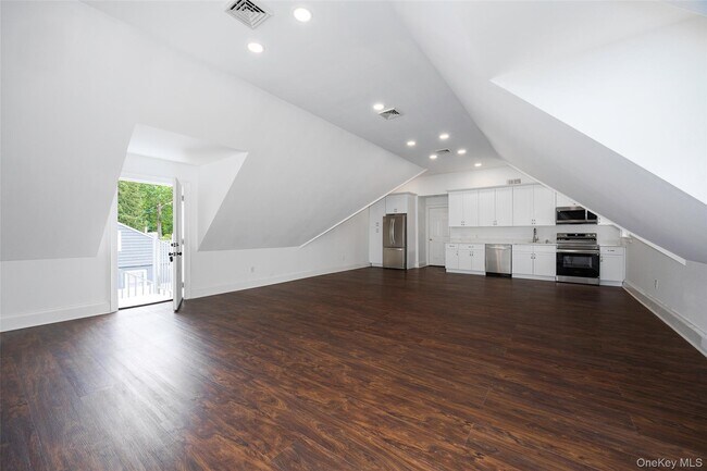 Building Photo - 42 Beechwood Ave