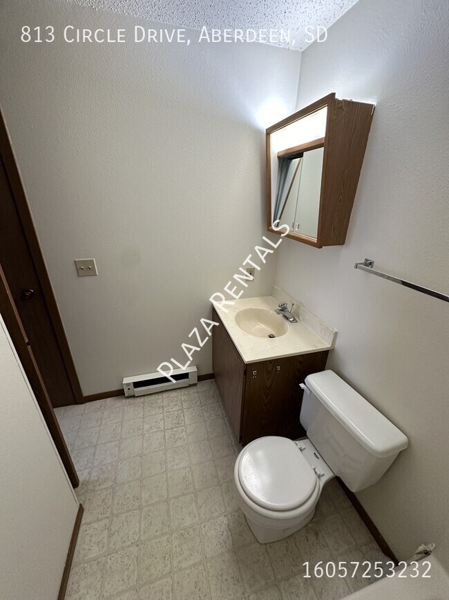 Building Photo - 307 11th Ave NW