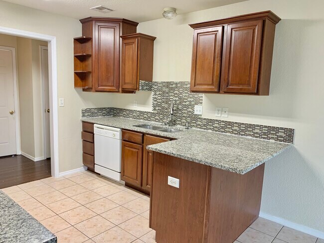 Building Photo - 2309 SW 15th St