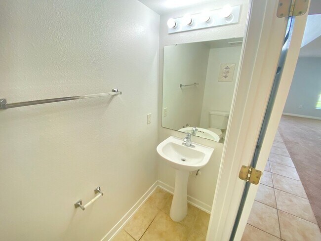 Building Photo - 14138 Econ Woods Ln