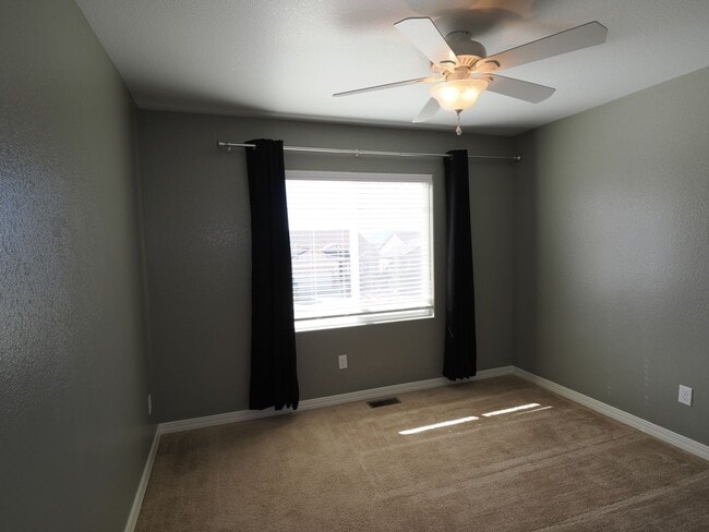 Building Photo - 5 Bedroom Home with AC in Cordera!