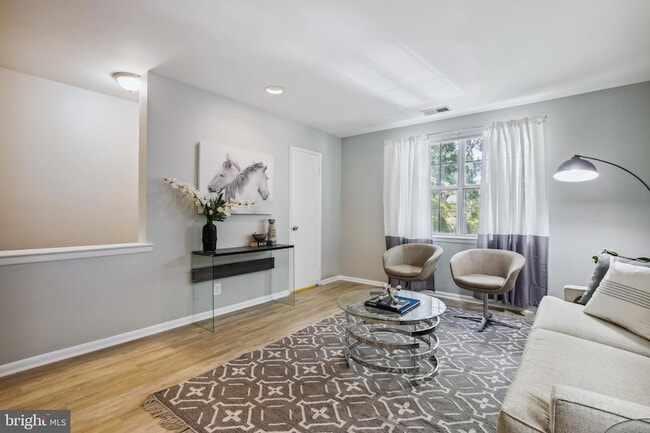 Building Photo - 2623 S Walter Reed Dr