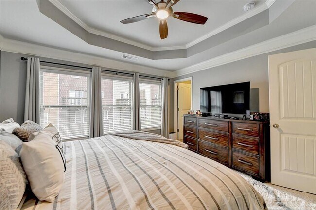 Building Photo - 2185 Mission View Dr NW