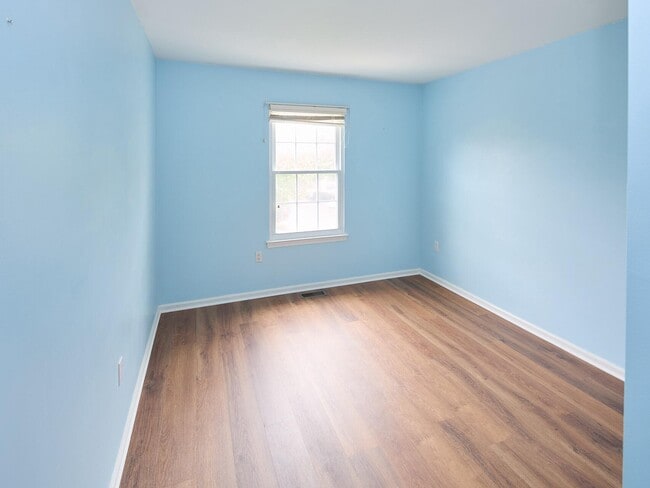 Building Photo - 3604 N Carriage Ct