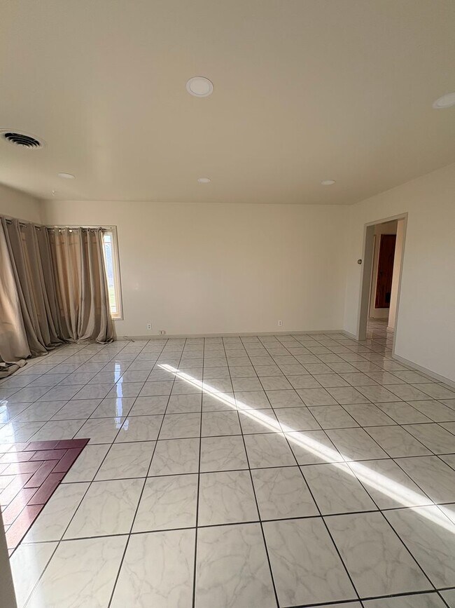 Building Photo - beautiful 4 bedroom 4 baths in West covina. Must see!