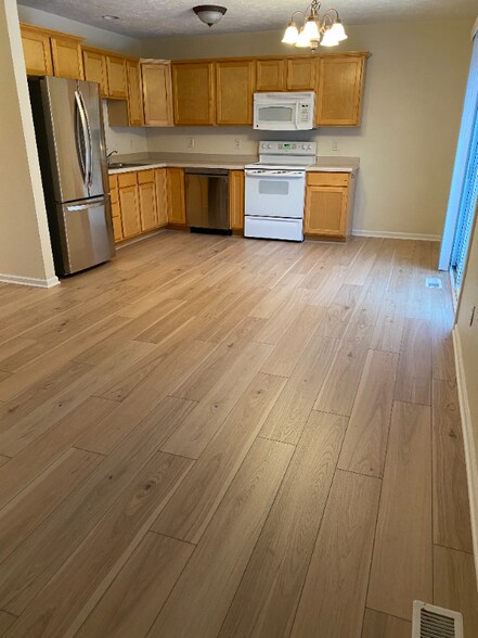 Building Photo - 1761 St Joseph St