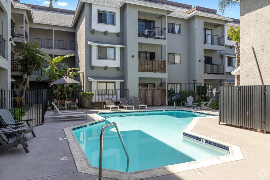 Pool - The Hills at Fashion Valley