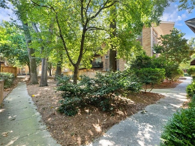 Building Photo - 115 Biscayne Dr NW