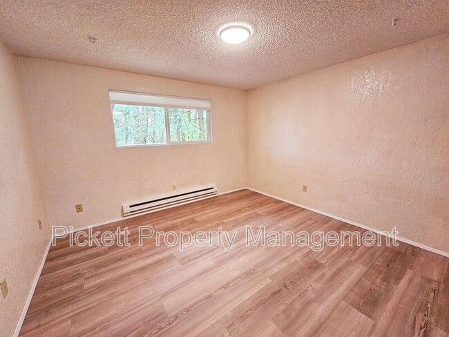 Building Photo - 2825 Clare Ave