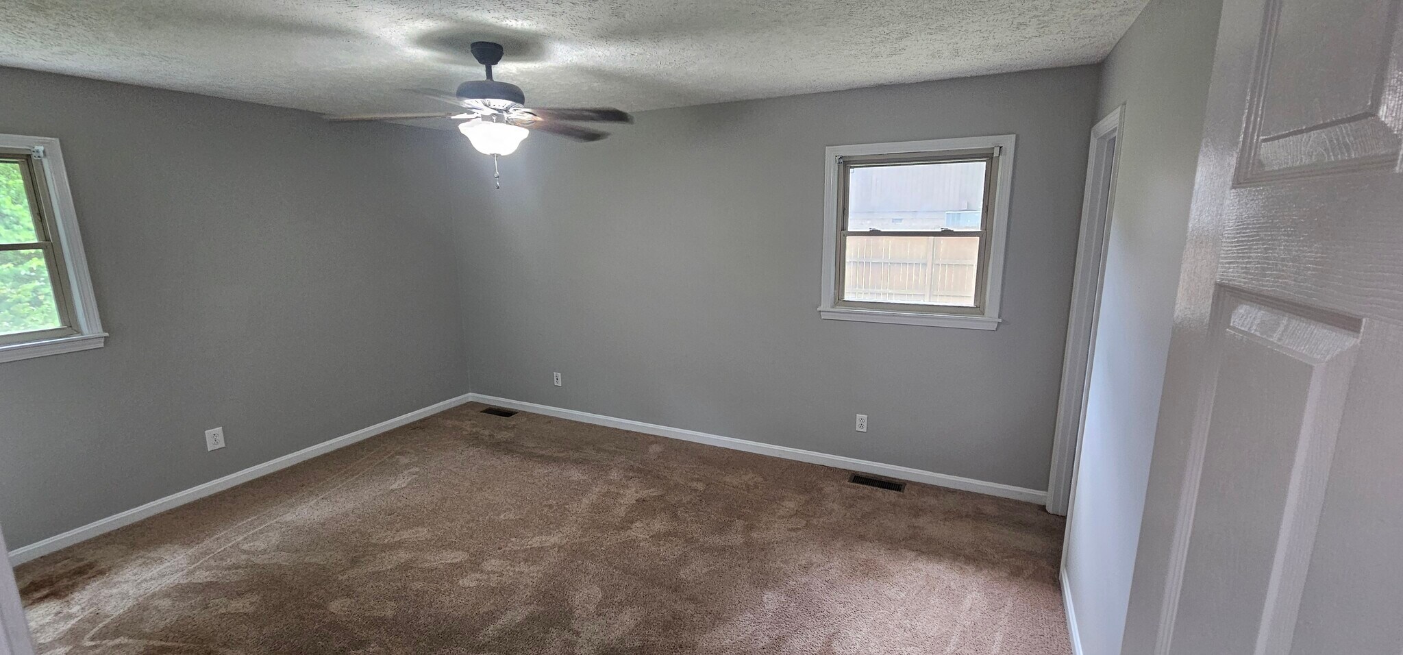 Master bedroom - 901 Hurst Dr