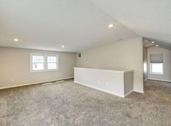 Building Photo - 644 Ervay Ave