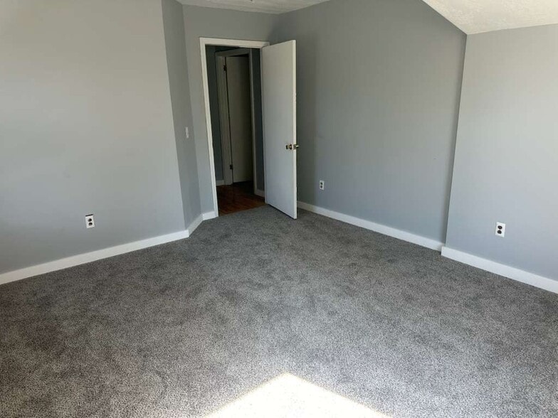 Building Photo - 66 Layton St