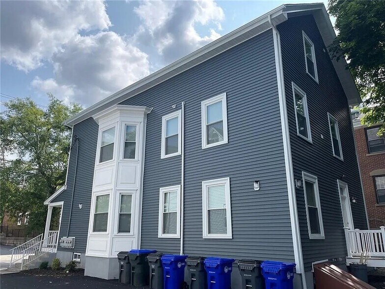Building Photo - 118 Pitman St