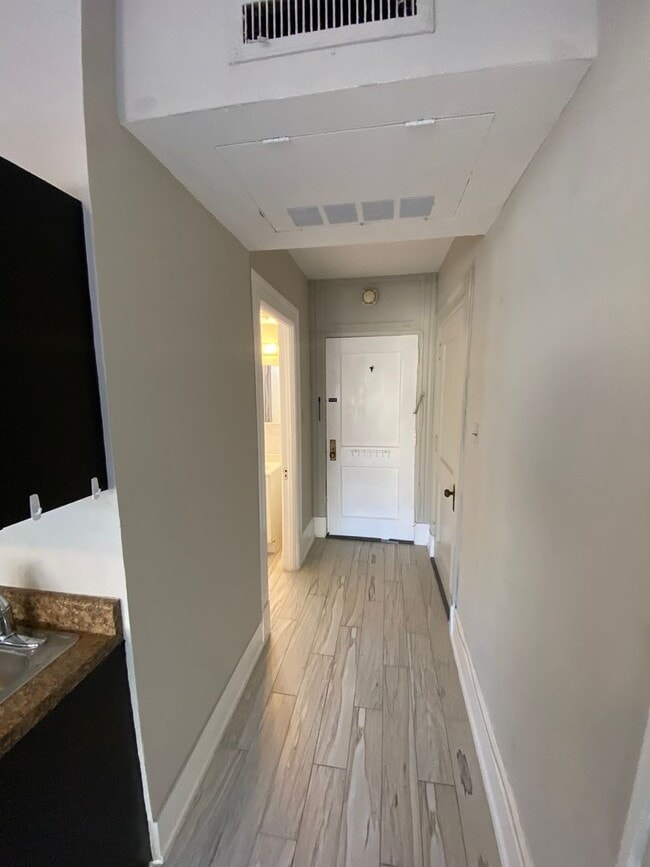 Building Photo - Sleek Studio in the Heart of Center City Available Now!