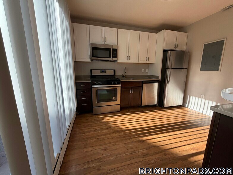 Building Photo - 9 Bronsdon St