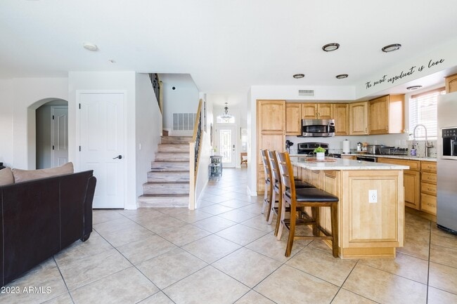 Building Photo - 1431 E Century Ave