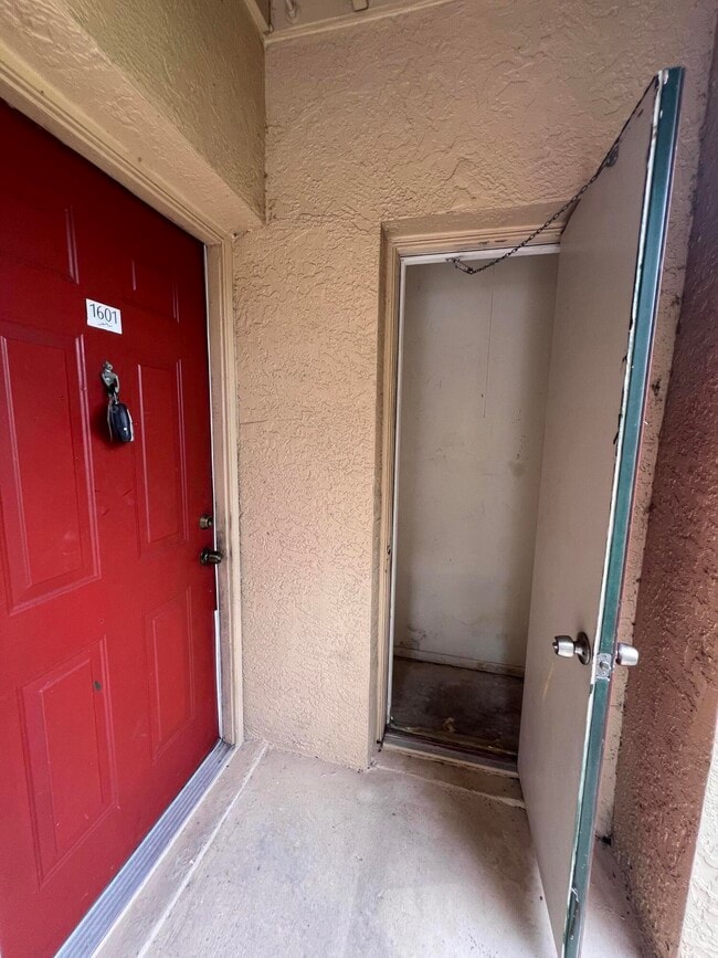 Building Photo - 4799 Via Palm Lakes