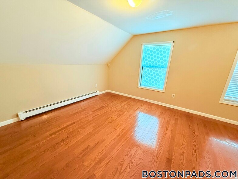 Building Photo - 54 Pleasant St