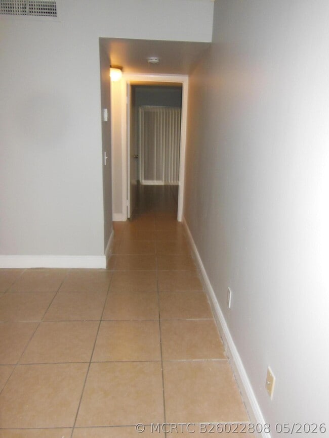 Building Photo - 103 Meadows Cir