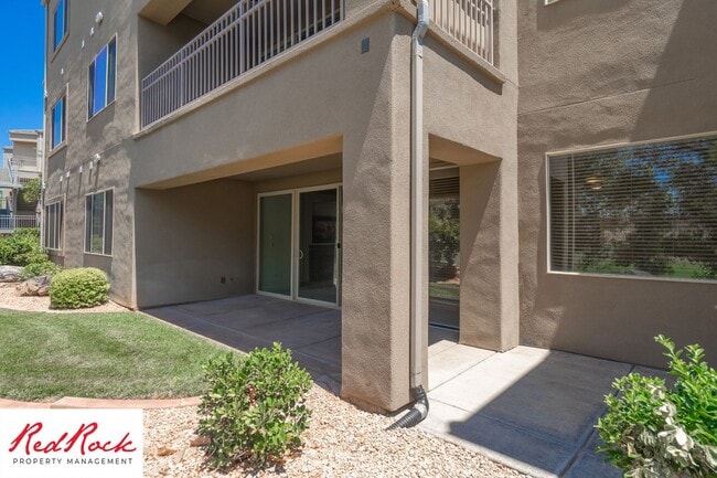 Building Photo - Remarkable 3 Bedroom Condo Next to Sunbroo...