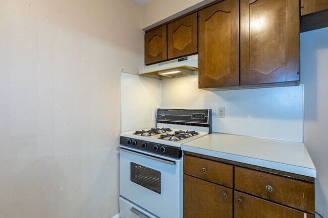 Building Photo - 6125 S Troost Ave