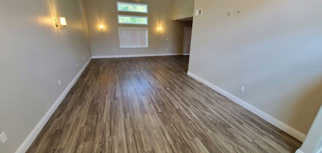 Building Photo - Extraordinary Townhome in Carbondale's South West
