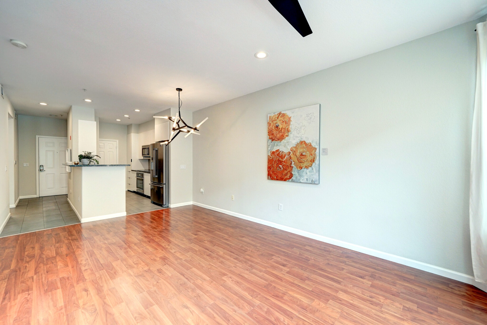 Living area (art not included) - 435 W Rio Salado Pky