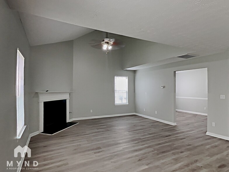 Building Photo - 2892 Two Lakes Cir