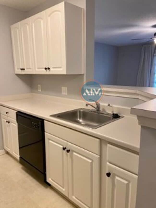 Building Photo - Second-Floor 1BR at The Estate at Westbury