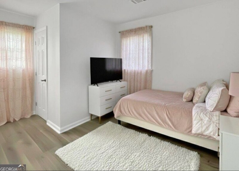 Building Photo - 305 Chestnut St