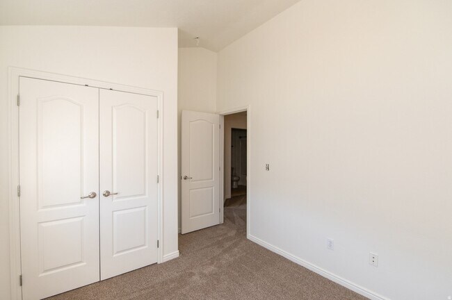 Building Photo - 13533 Venicia Way